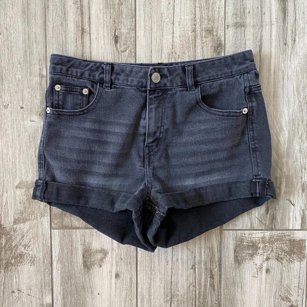 LOVE TREE DENIM Cuffed Jean Shorts Black Small